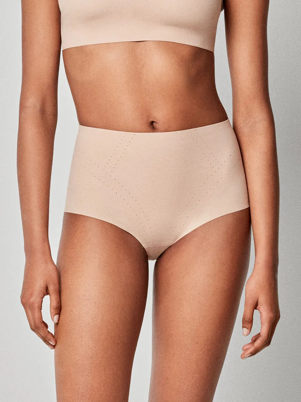 slip taglio laser senza cuciture contenitivo gisela colore nudo o nero