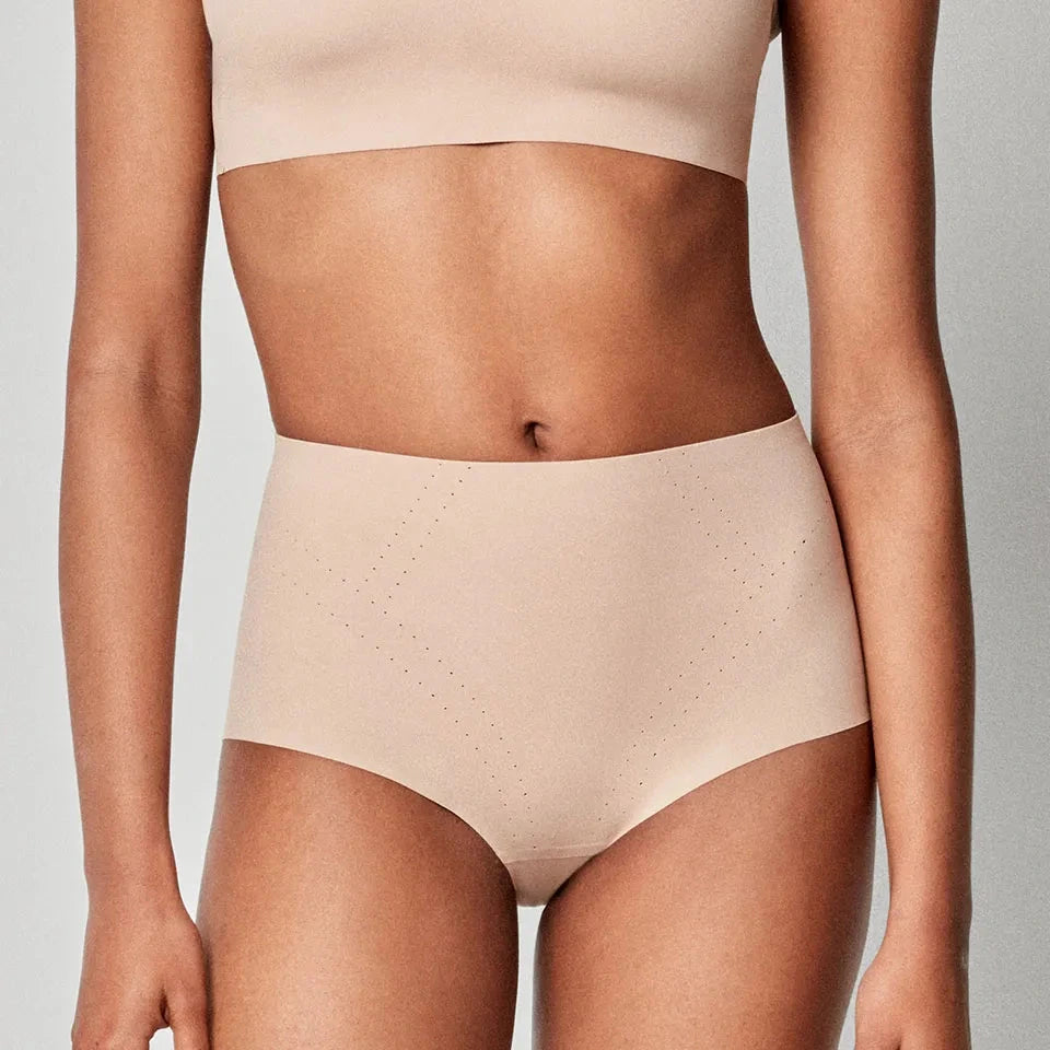 slip taglio laser senza cuciture contenitivo gisela colore nudo o nero