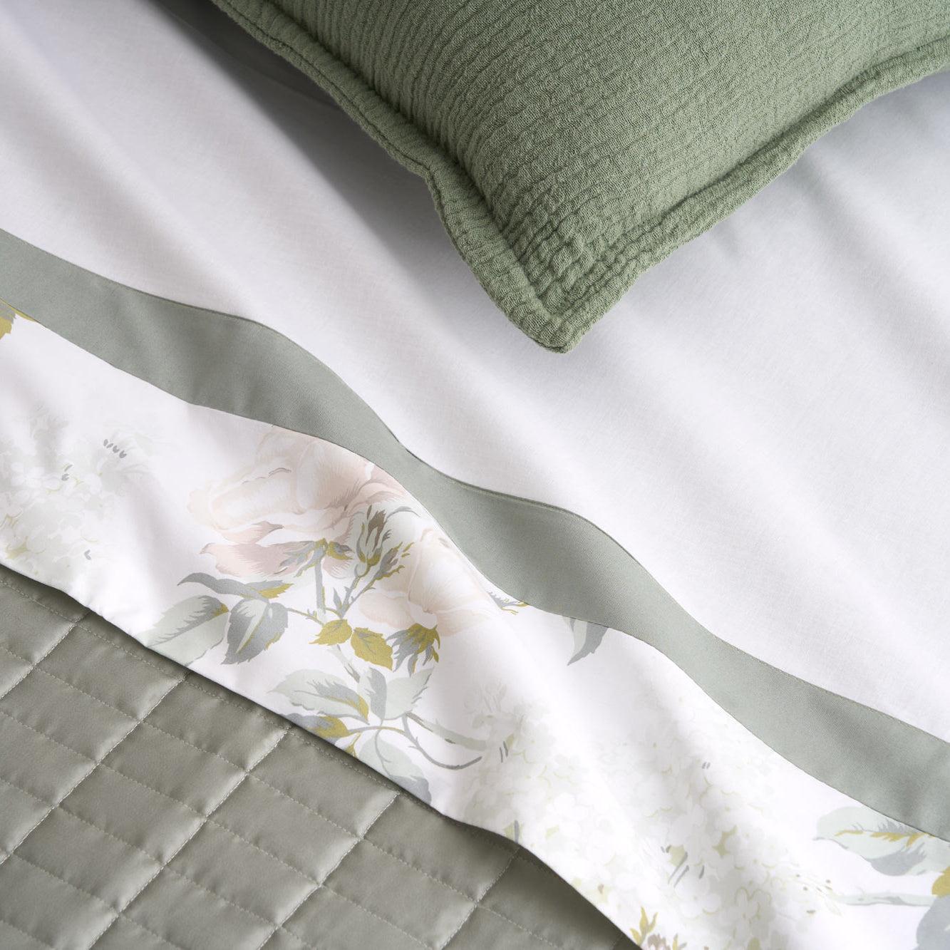 Pearl white double bed sheets art Ninfa