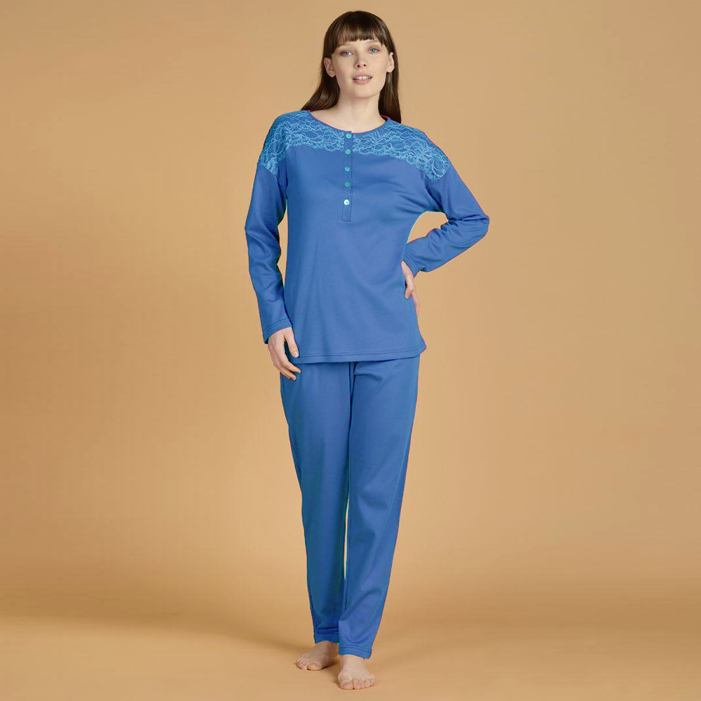 Pigiama donna in caldo cotone , morbido adatto alle notti piu fredde Pigiama elegante per le donne che non rinunciano all'eleganza a casa e di notte. Articolo prodotto in Italia , Pigiama tinta unita con applicazione pizzo in tinta colore verde petrolio