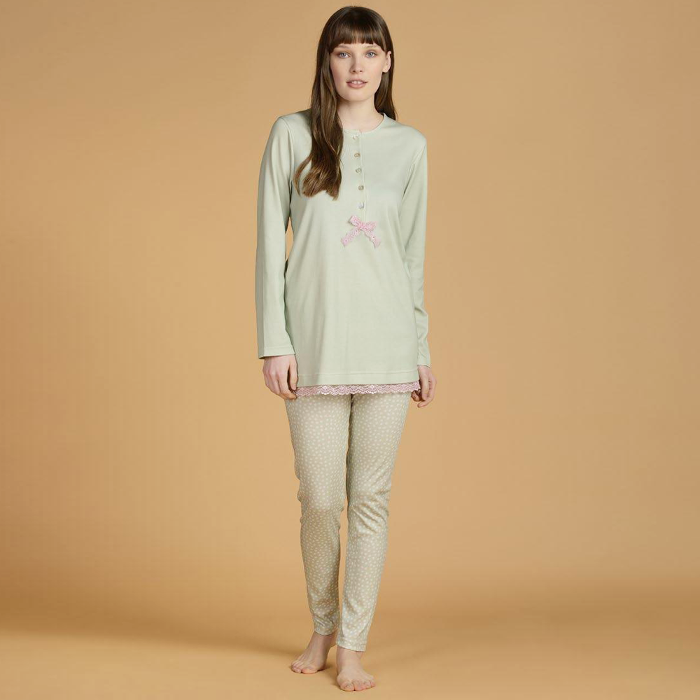 Pigiama donna in caldo cotone , morbido adatto alle notti piu fredde Pigiama elegante per le donne che non rinunciano all'eleganza a casa e di notte. Articolo prodotto in Italia , Maglia tinta unita , pantalone a fantasia nel colore verde pistacchio col