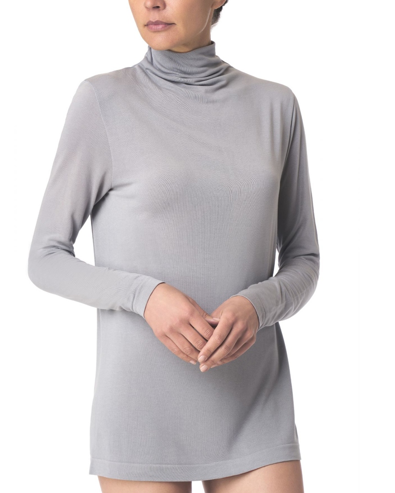 Dolcevita in morbido micromodal a manica lunga. Morbidi e caldi, come una carezza sulla pelle, sono perfetti per look comfy e casual.