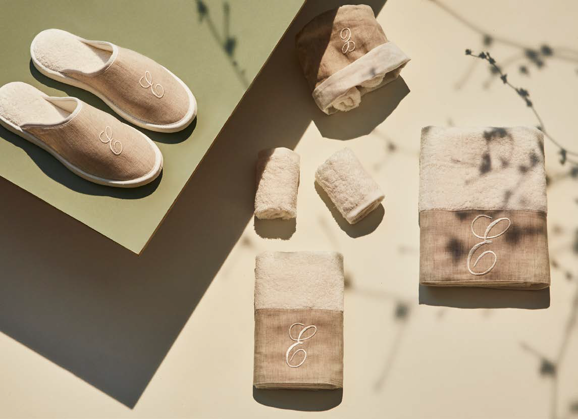 Set asciugamani viso e ospite in spugna Con Balza in Lino e lettera Ricamata